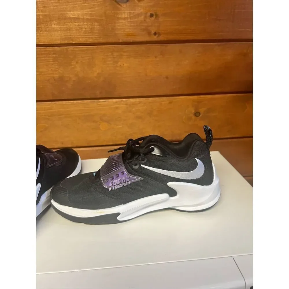 Nike Kid's Freak 3 (GS) Basketball Shoe Sz 5.5 Y  DB4158-001
